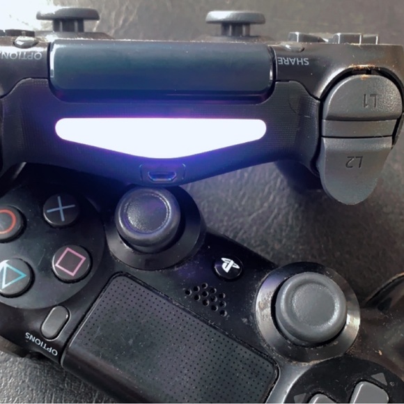 PS4 Controllers - Picture 2 of 3